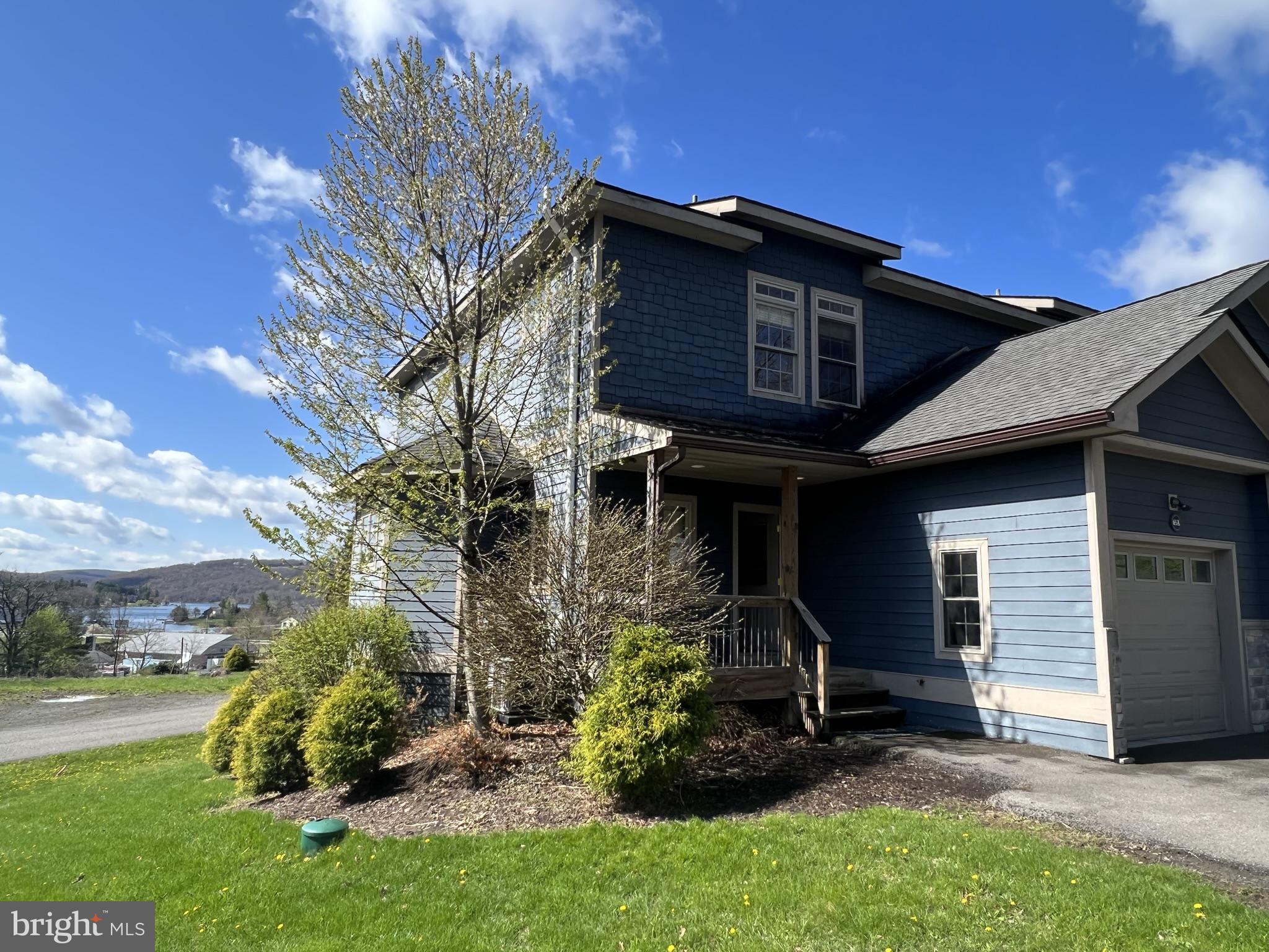 NORTHLAKE VILLAGE TOWNHOMES - Residential Lease