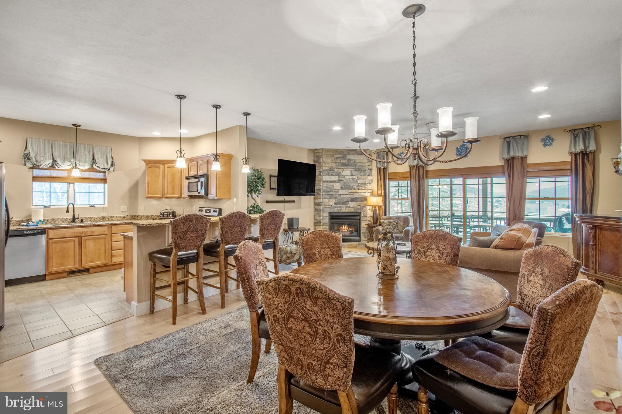 NORTHLAKE VILLAGE TOWNHOMES - Residential Lease