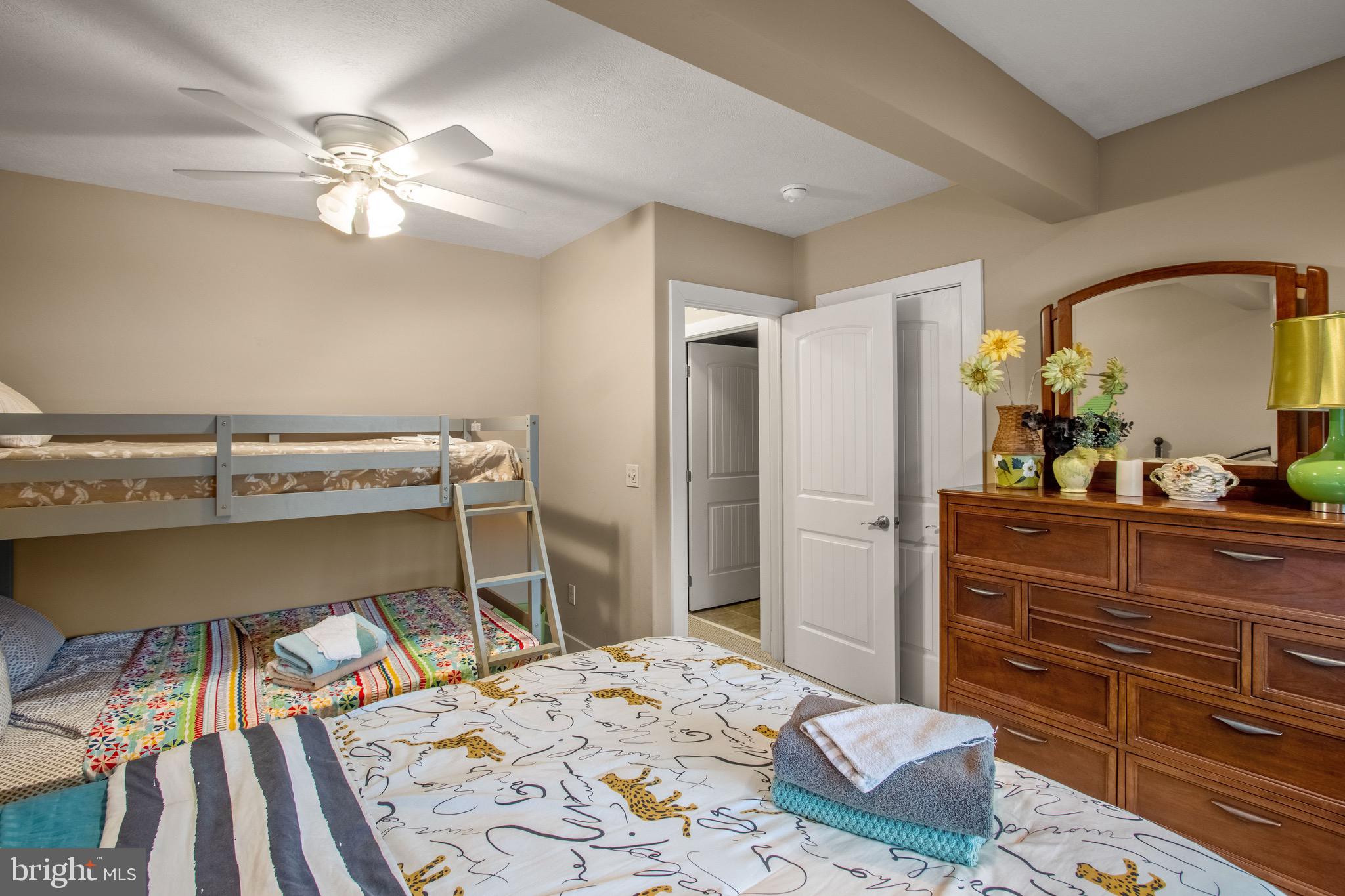 NORTHLAKE VILLAGE TOWNHOMES - Residential Lease