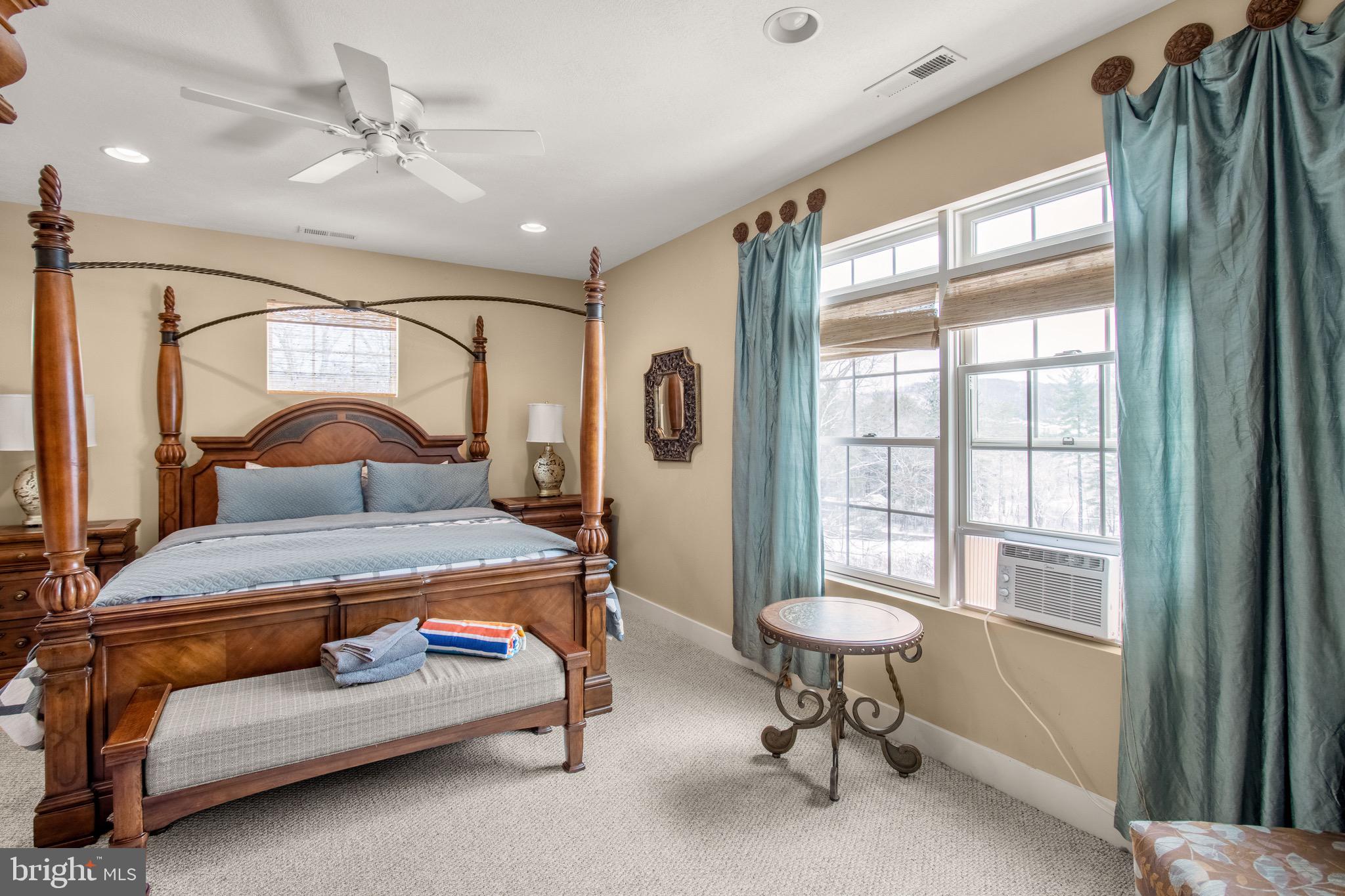 NORTHLAKE VILLAGE TOWNHOMES - Residential Lease