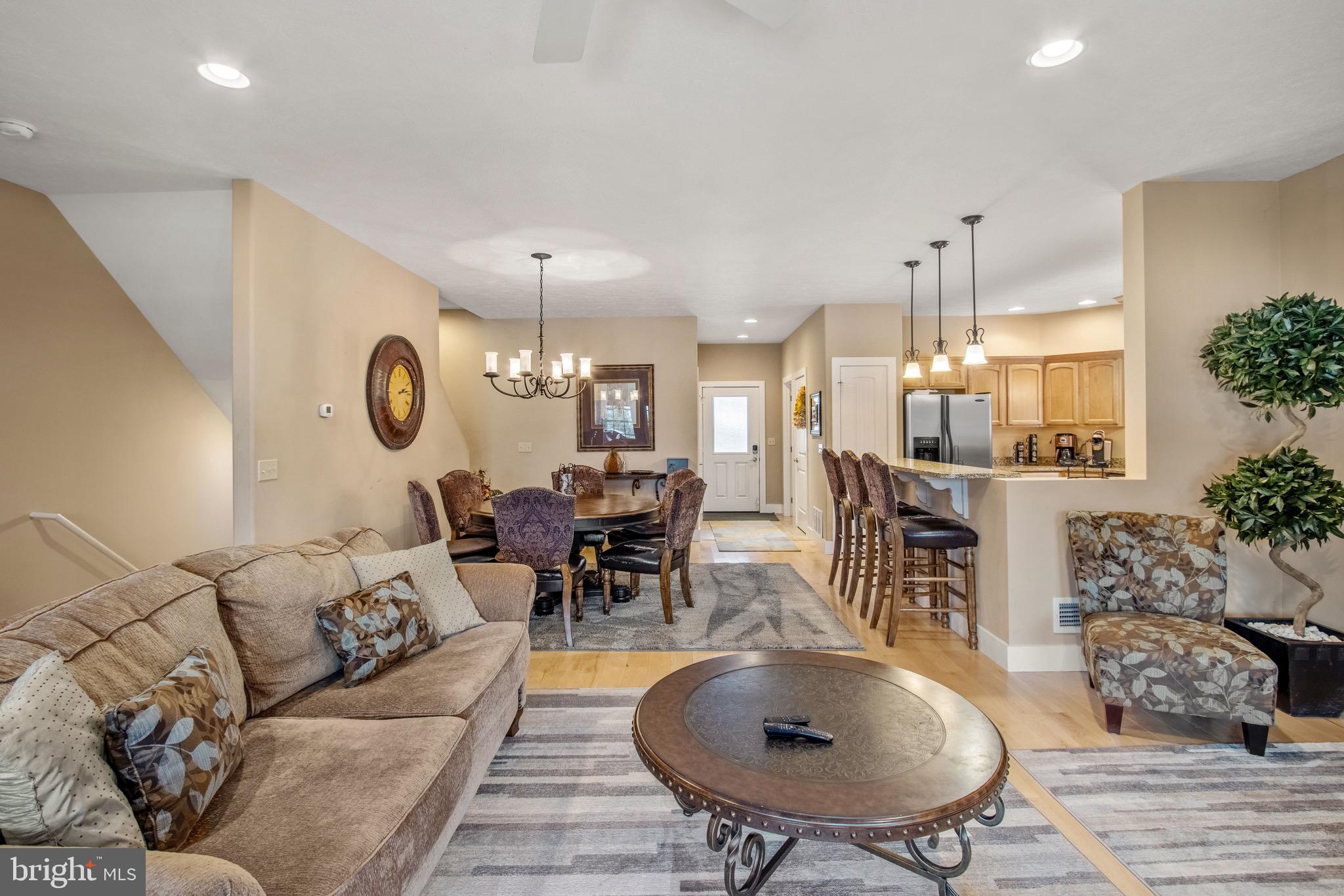 NORTHLAKE VILLAGE TOWNHOMES - Residential Lease