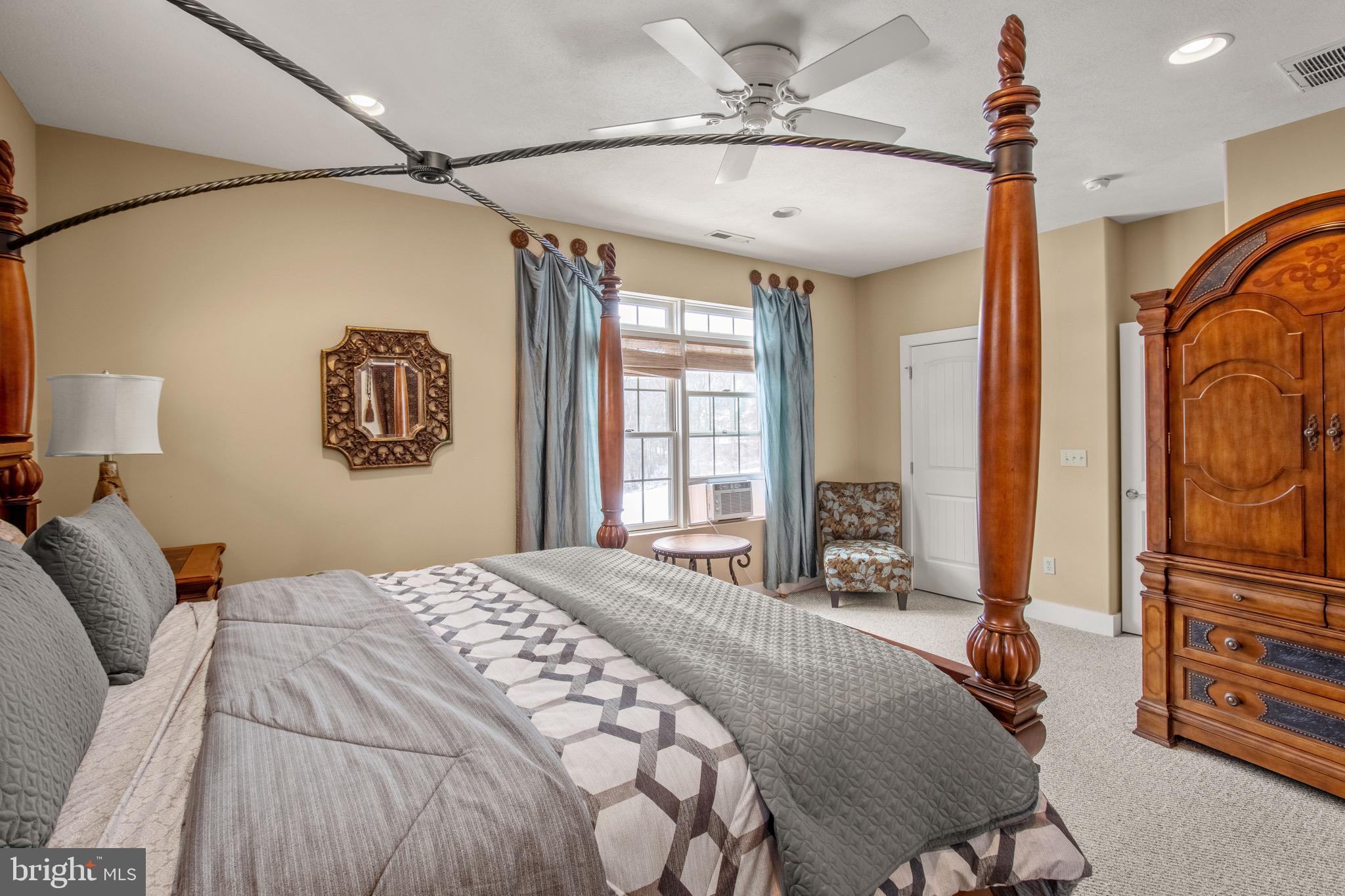 NORTHLAKE VILLAGE TOWNHOMES - Residential Lease