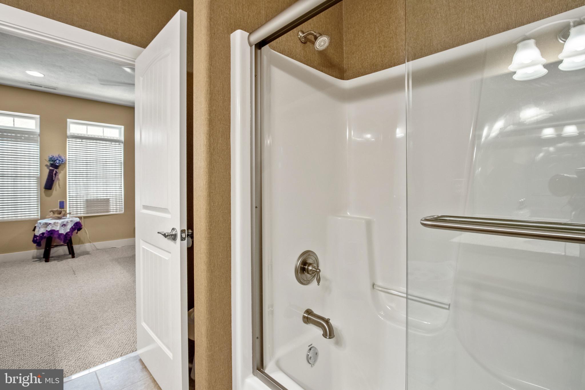 NORTHLAKE VILLAGE TOWNHOMES - Residential Lease