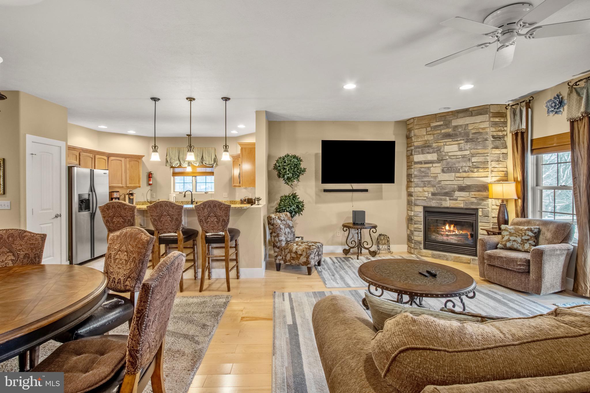 NORTHLAKE VILLAGE TOWNHOMES - Residential Lease