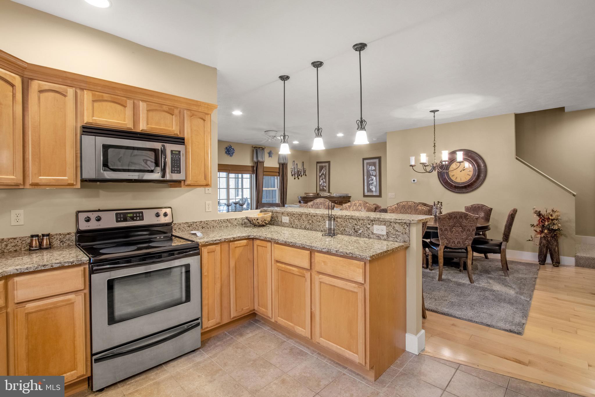 NORTHLAKE VILLAGE TOWNHOMES - Residential Lease