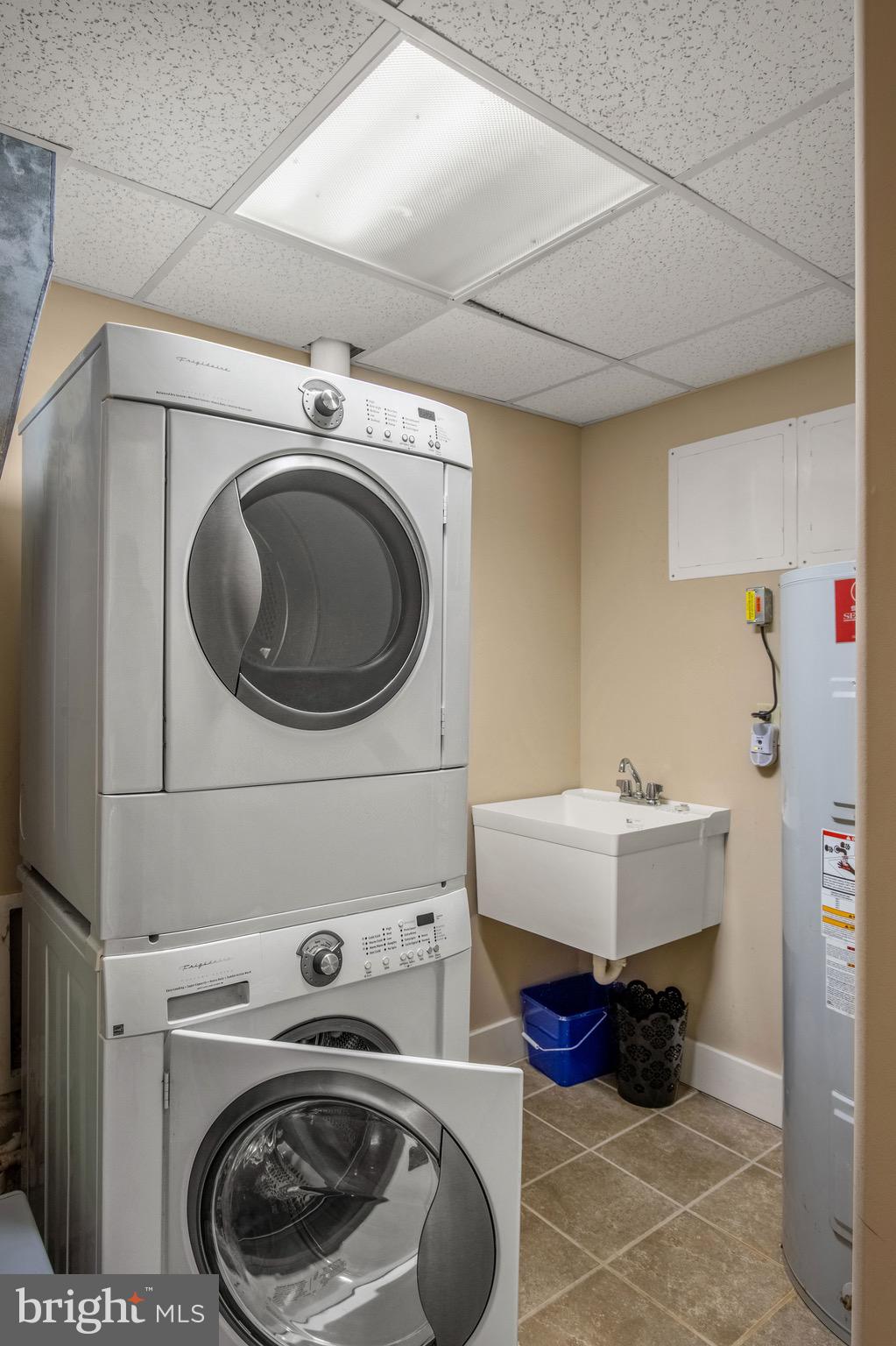 NORTHLAKE VILLAGE TOWNHOMES - Residential Lease