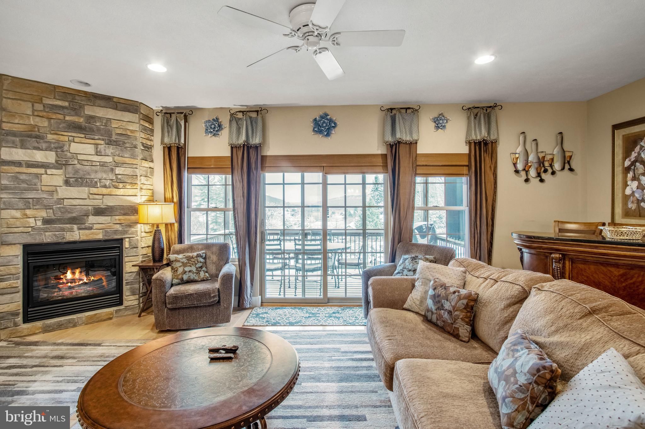 NORTHLAKE VILLAGE TOWNHOMES - Residential Lease