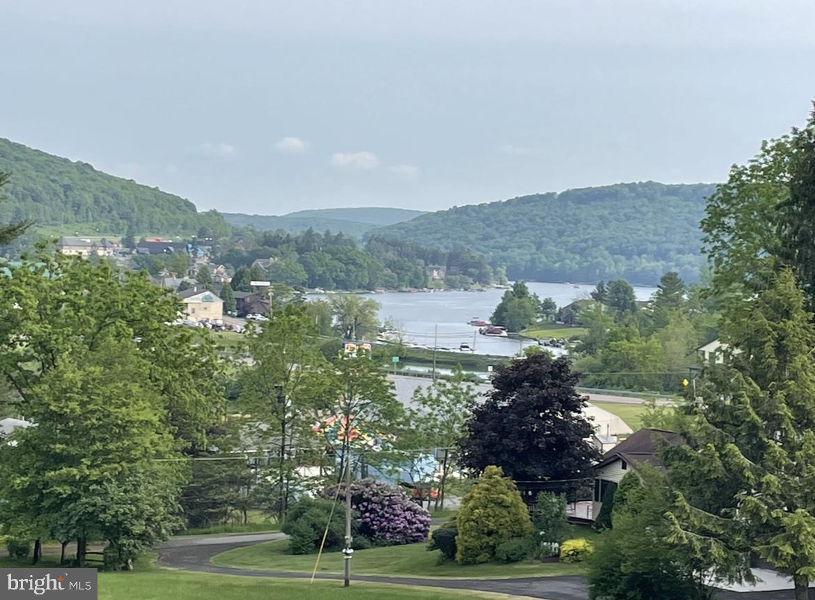 NORTHLAKE VILLAGE TOWNHOMES - Residential Lease