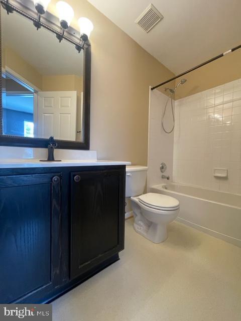 VILLAGES OF URBANA - Residential Lease