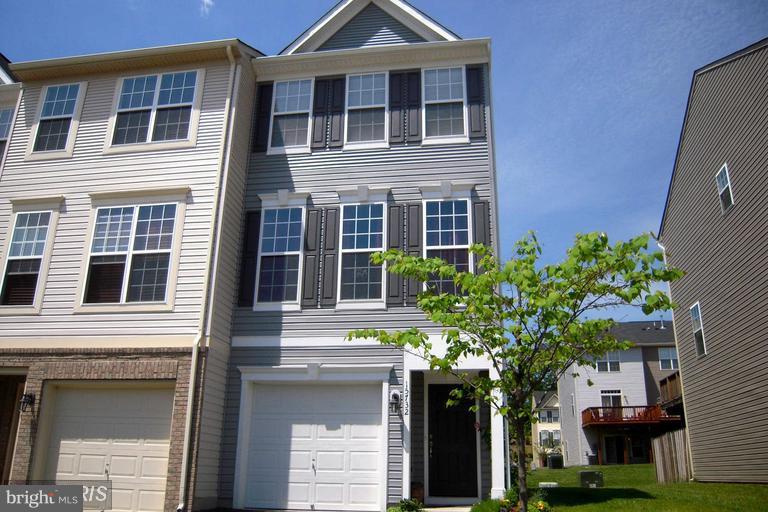 POWELLS RUN VILLAGE COND - Residential
