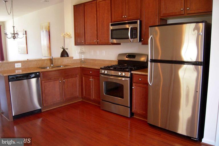 POWELLS RUN VILLAGE COND - Residential