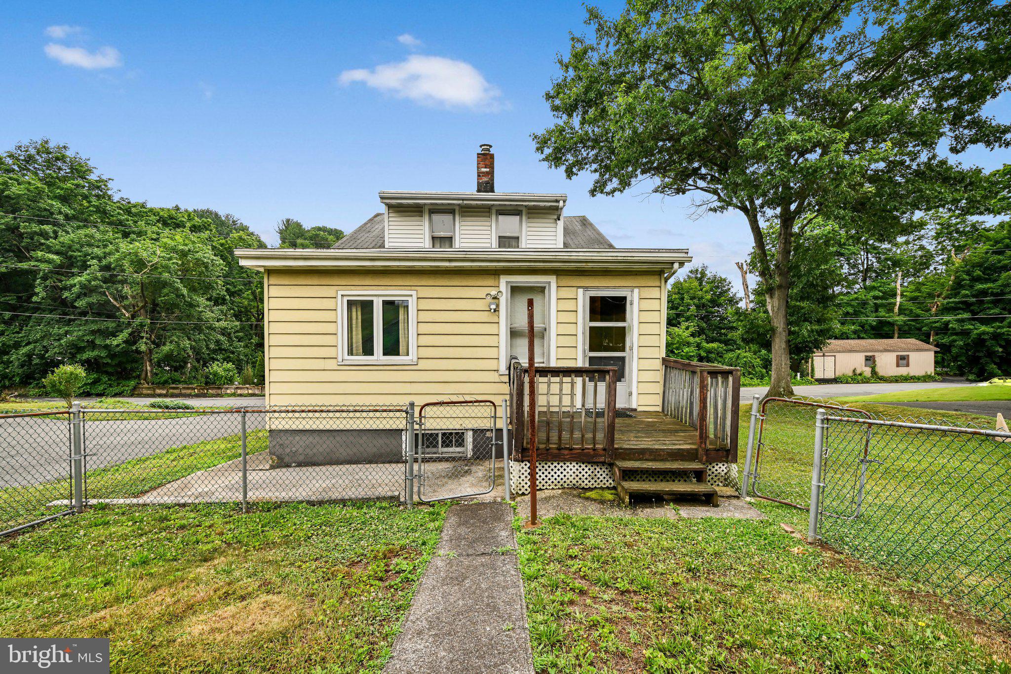 810 E NORWEGIAN STREET