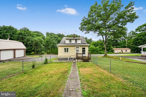 Homes For Sale - 810 E Norwegian Street<br/> POTTSVILLE, PA 17901