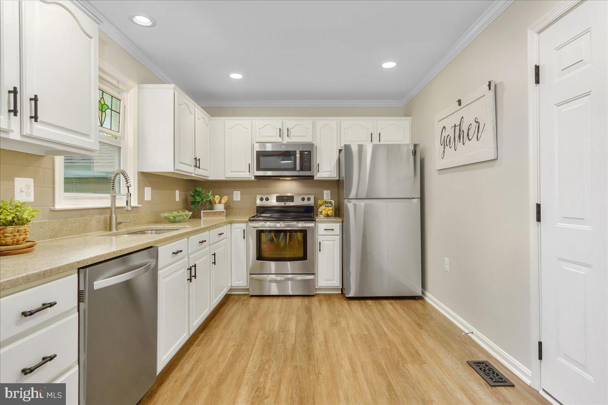 WALNUT POND - Residential