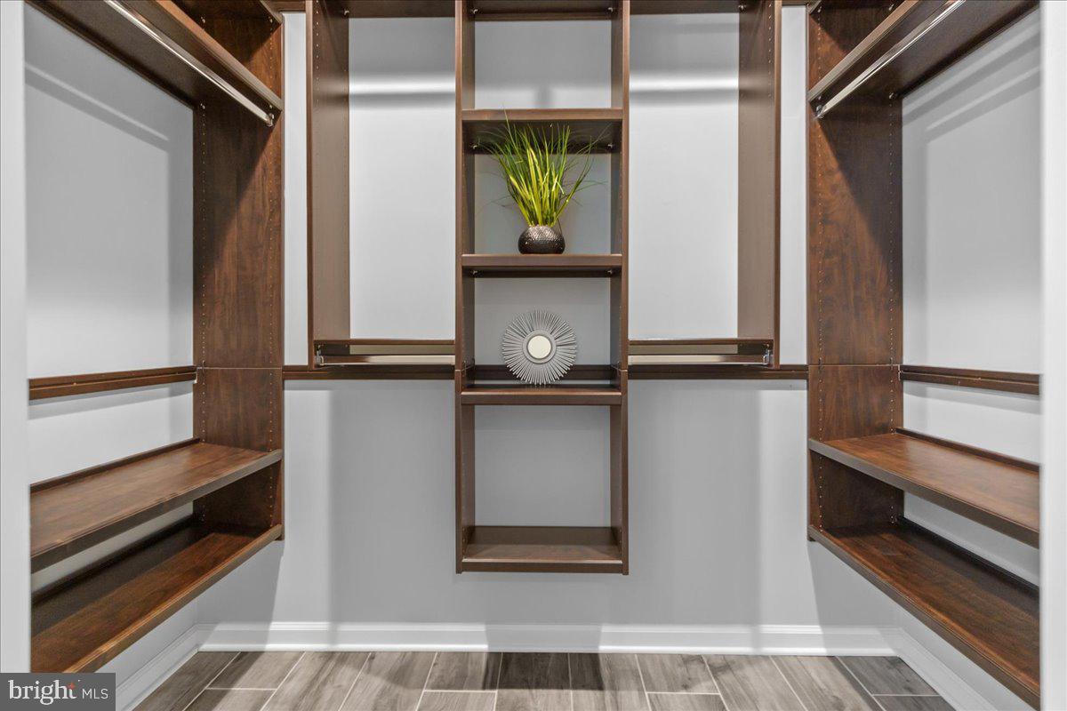 WALNUT POND - Residential