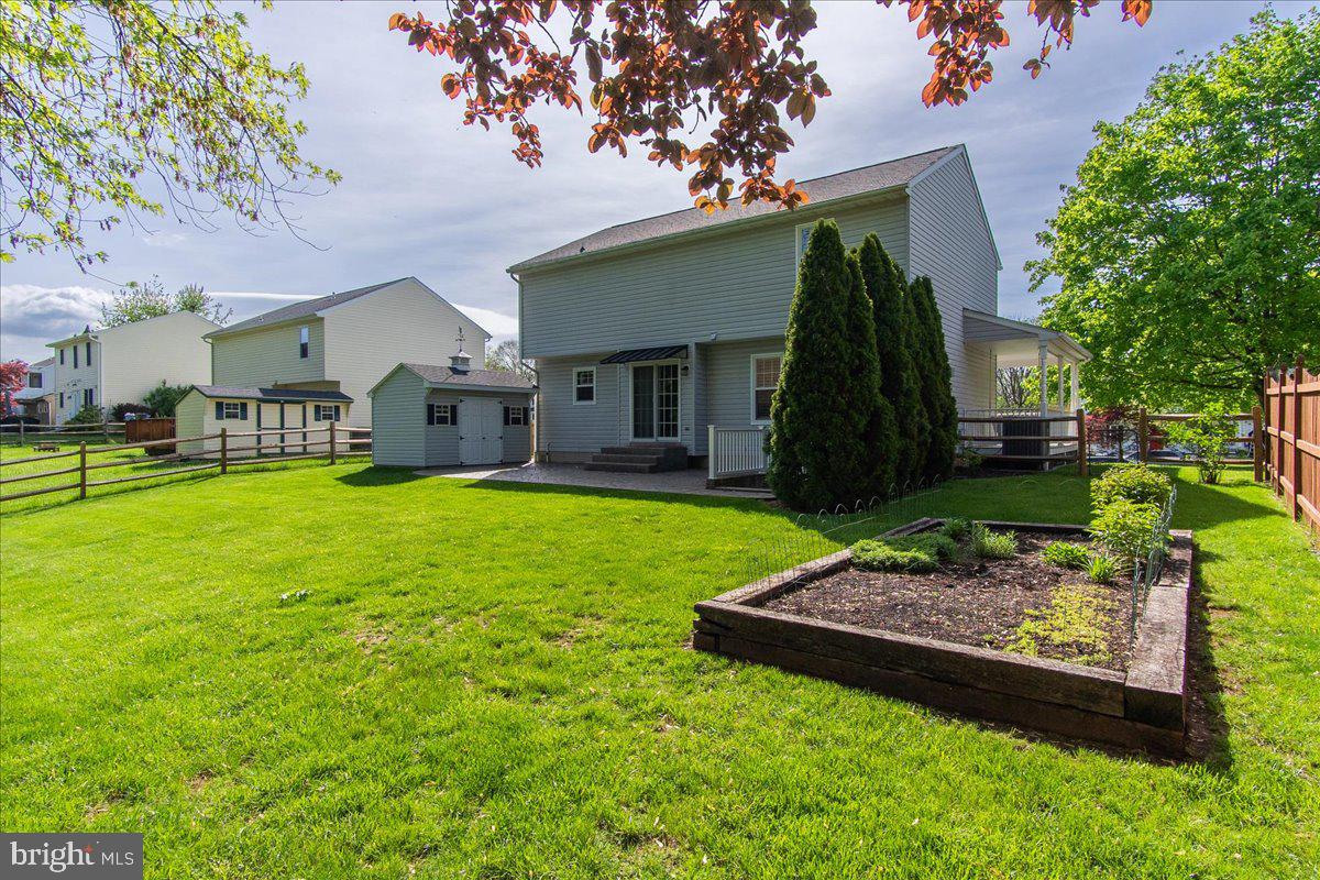 WALNUT POND - Residential