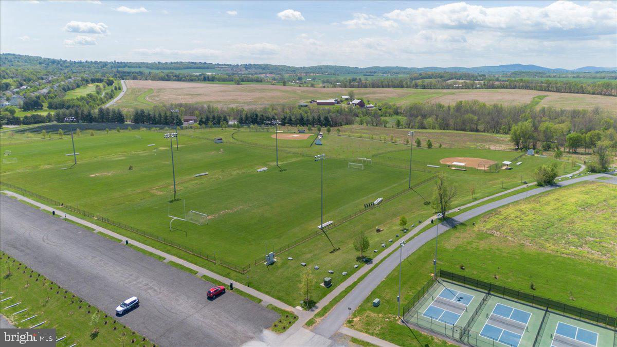WALNUT POND - Residential