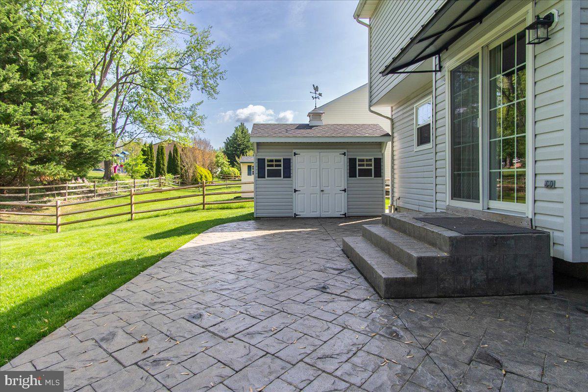 WALNUT POND - Residential