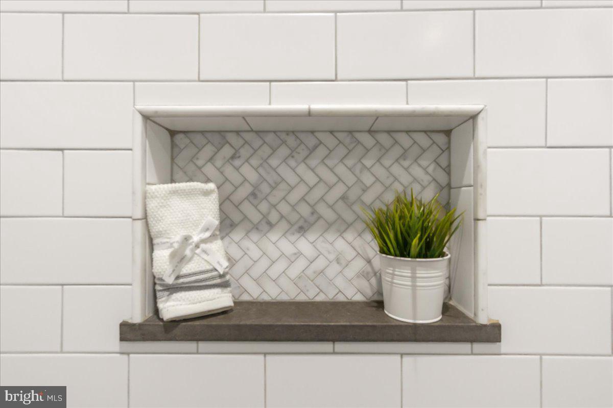 WALNUT POND - Residential