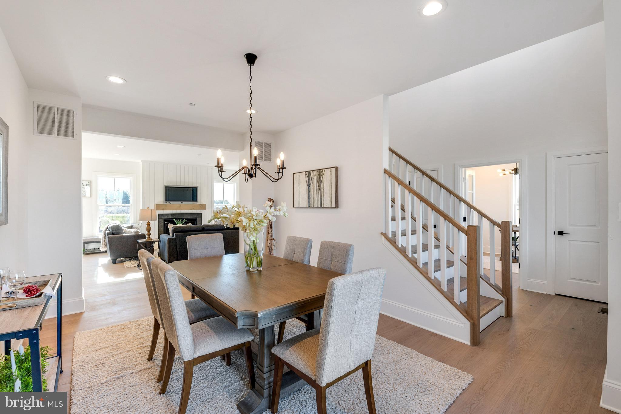 ALISON'S RIDGE - Land