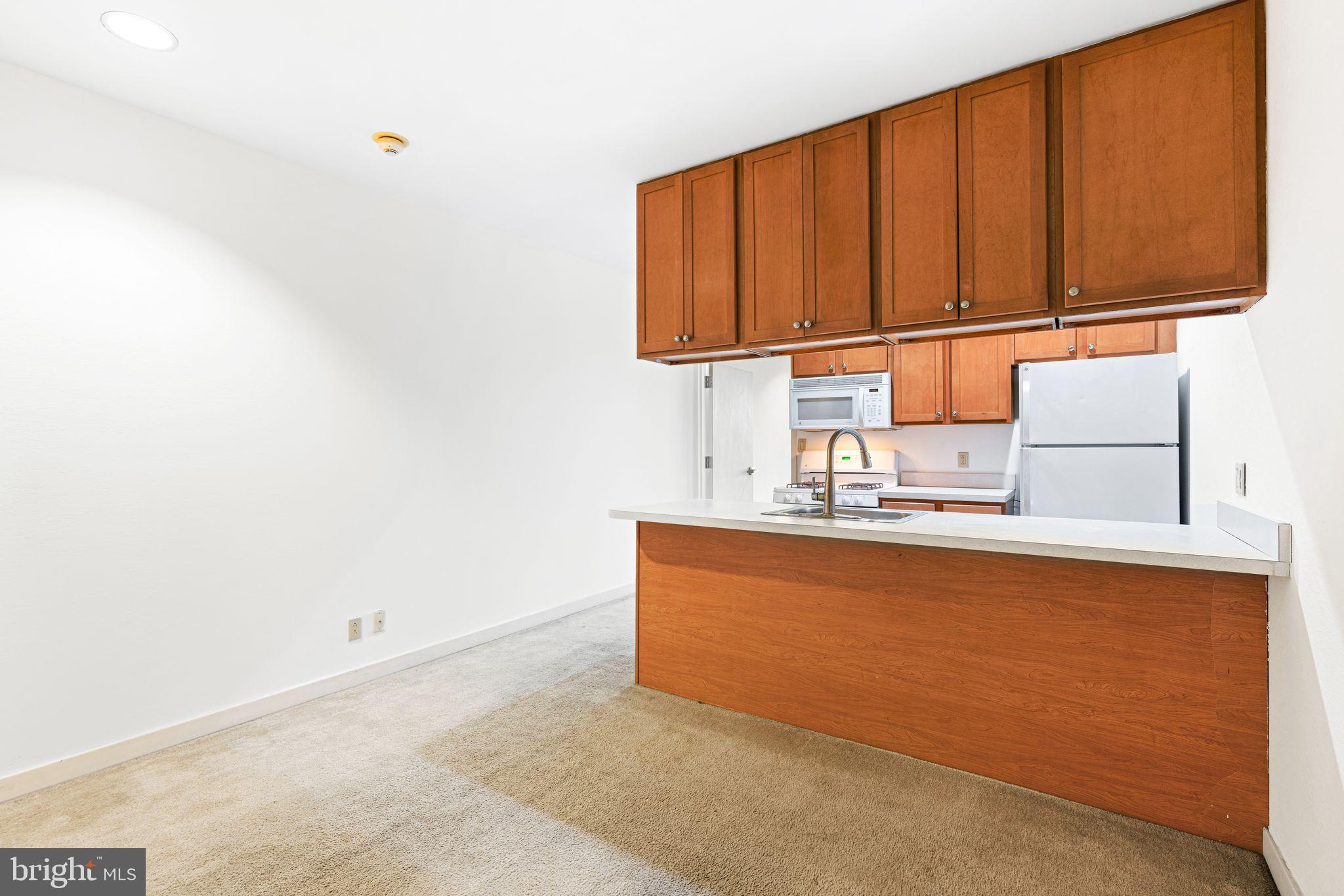 1100 VINE STREET 600