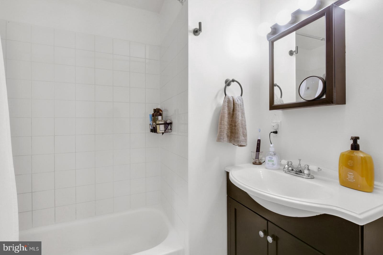 POINT BREEZE - Residential Lease