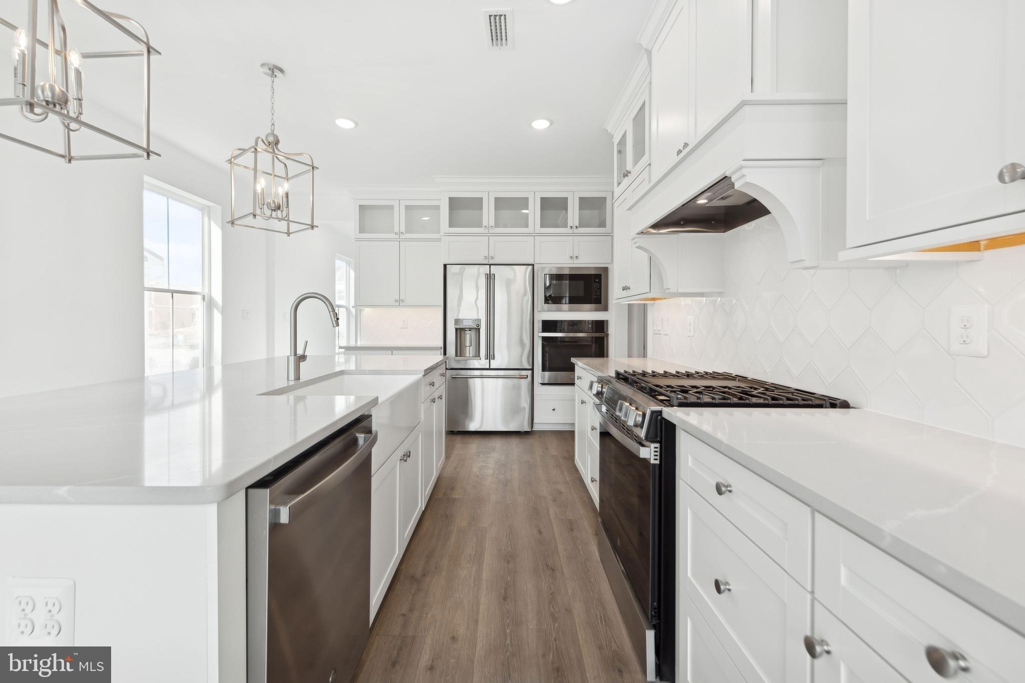 BAY KNOLLS - Residential