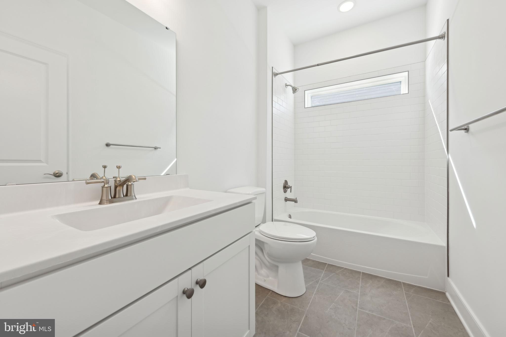 BAY KNOLLS - Residential