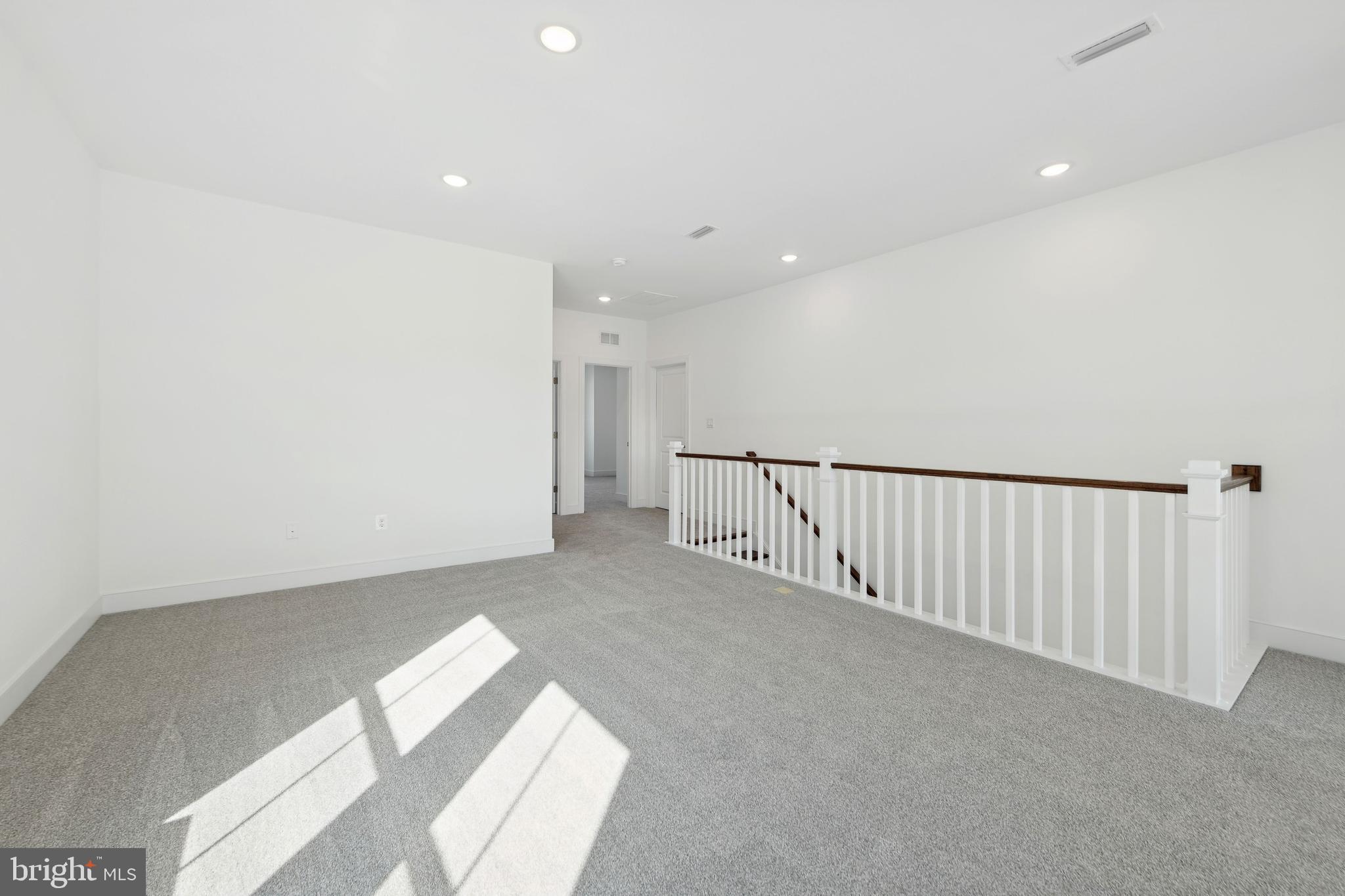 BAY KNOLLS - Residential