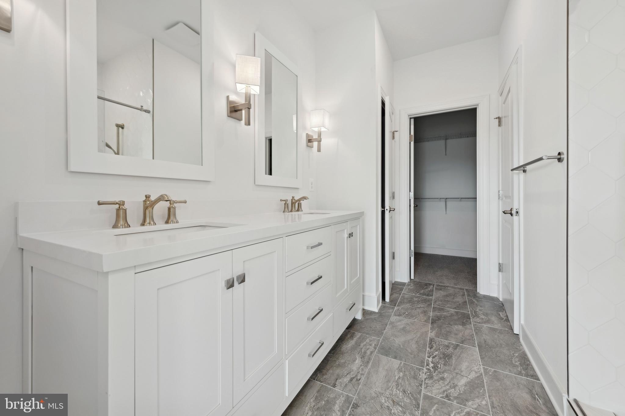 BAY KNOLLS - Residential