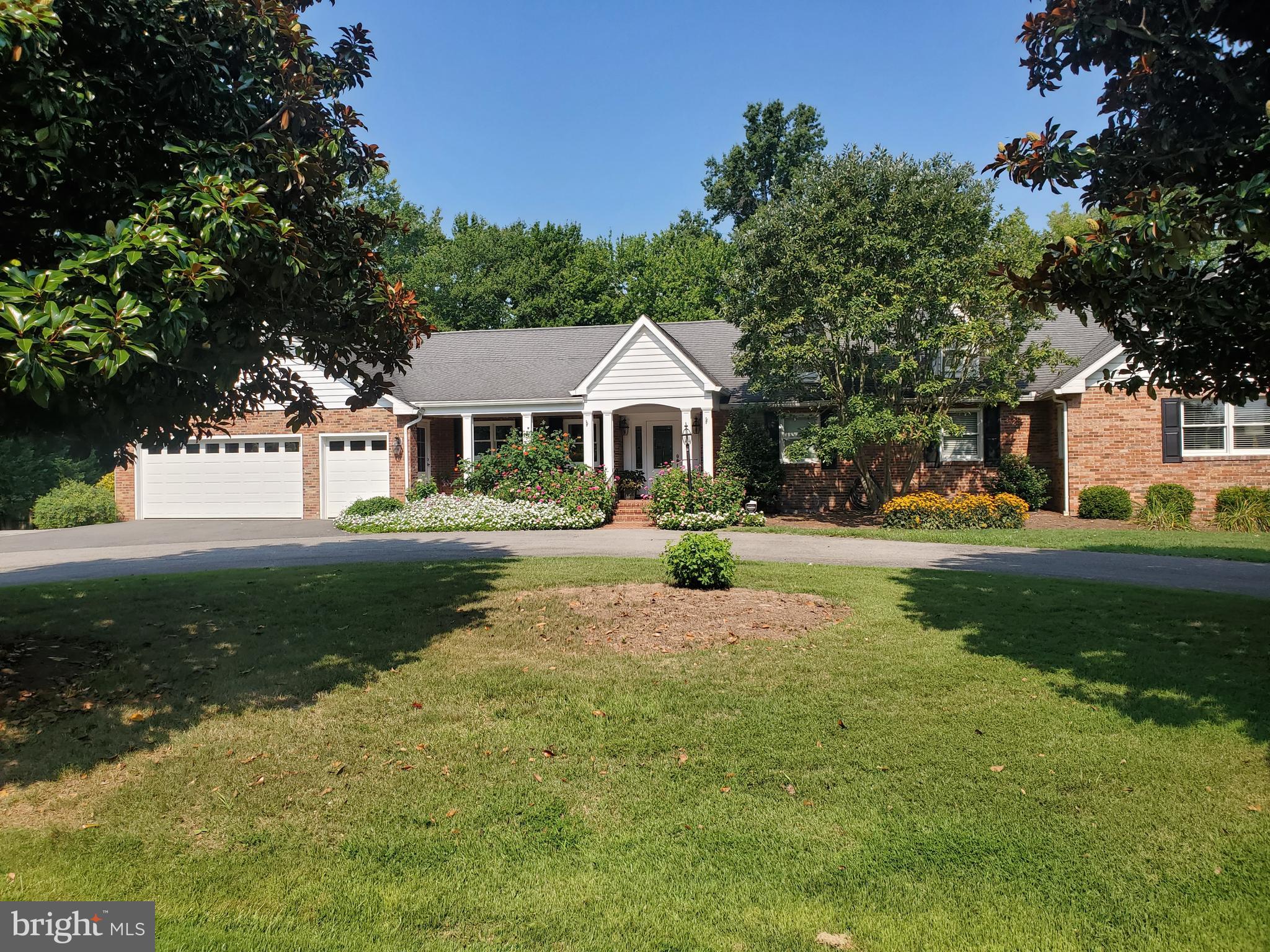 COUNTRY CLUB ESTATES - Residential