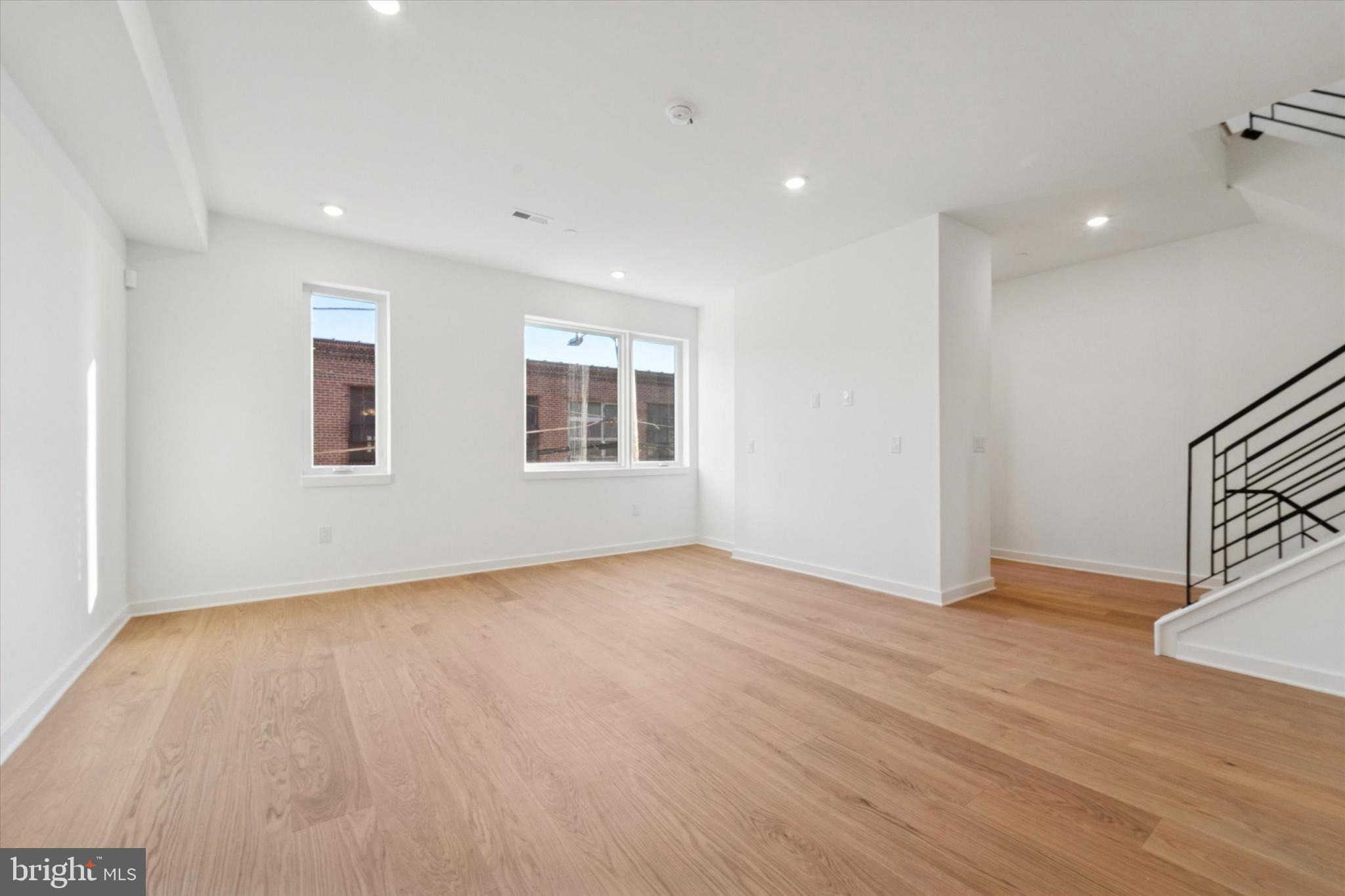 PORT RICHMOND - Residential