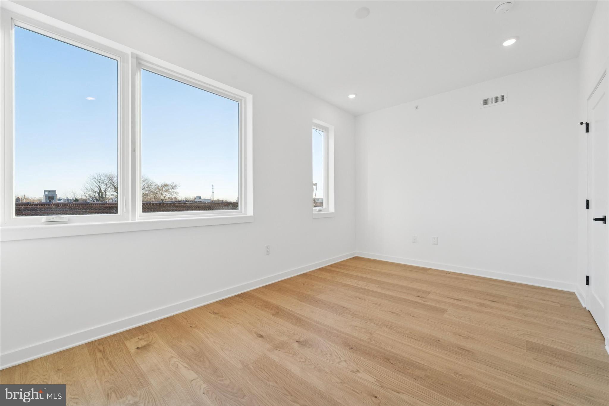 PORT RICHMOND - Residential