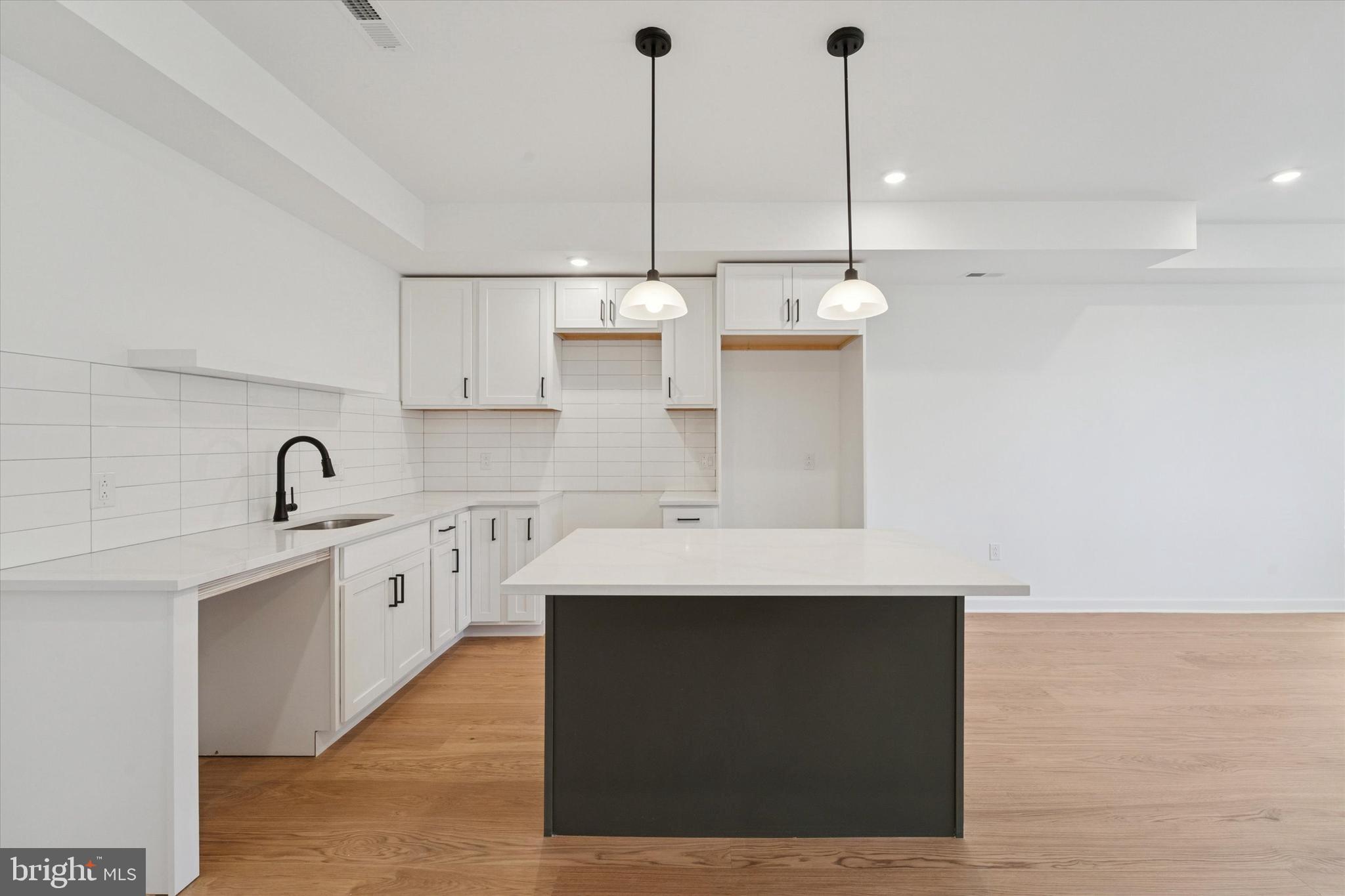 PORT RICHMOND - Residential