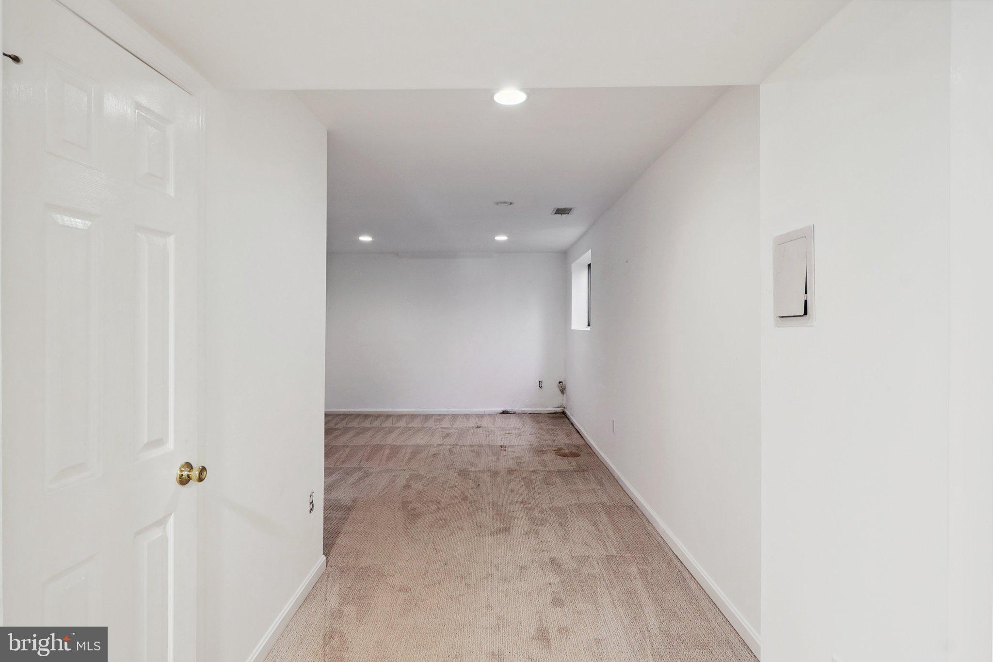 BURNING TREE MANOR - Residential