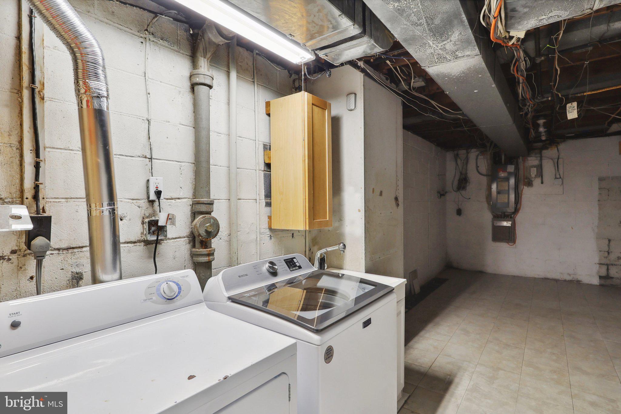 BURNING TREE MANOR - Residential