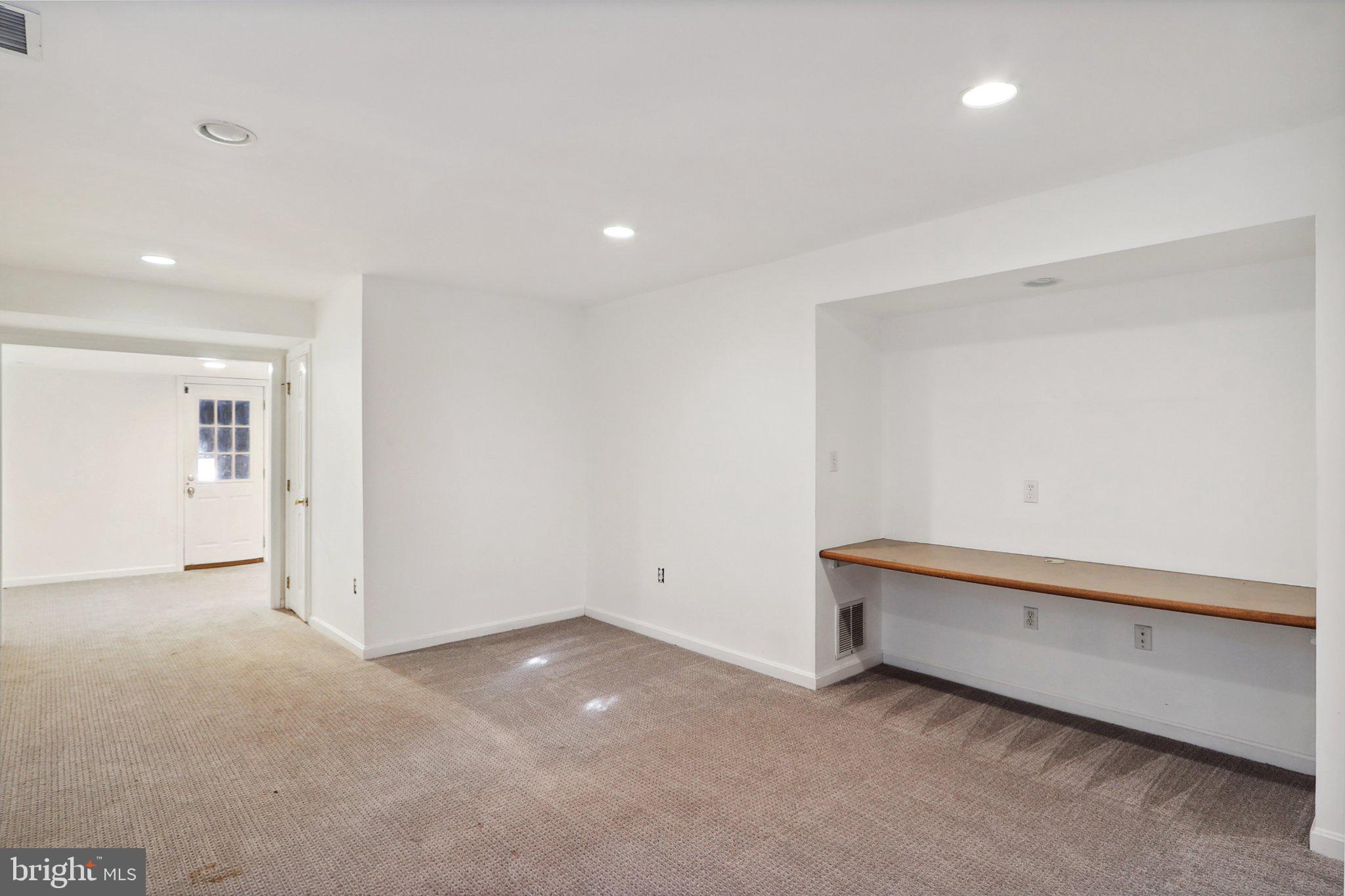 BURNING TREE MANOR - Residential