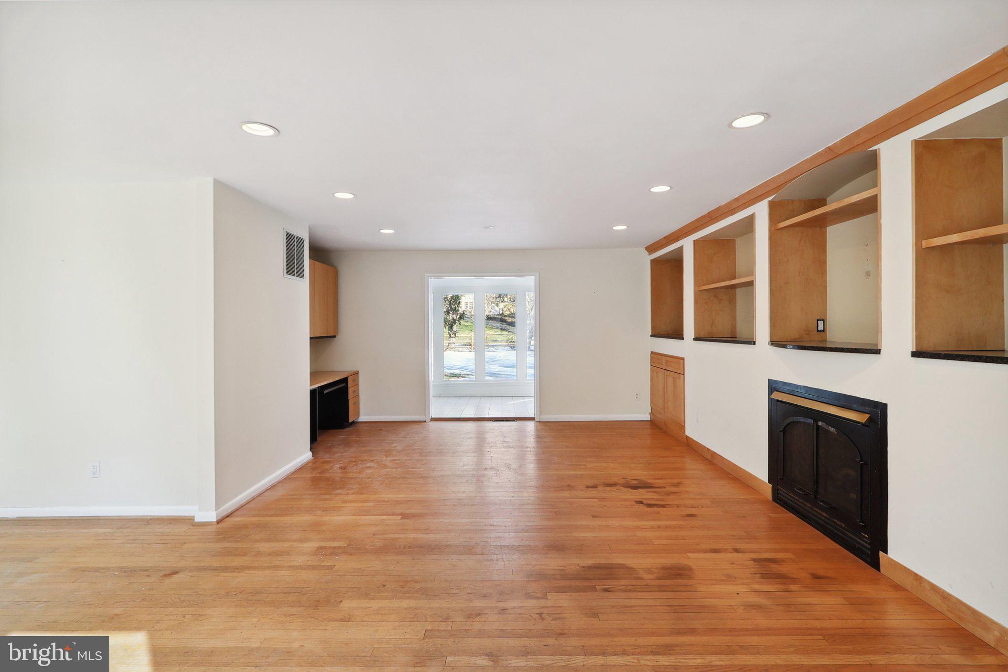 BURNING TREE MANOR - Residential