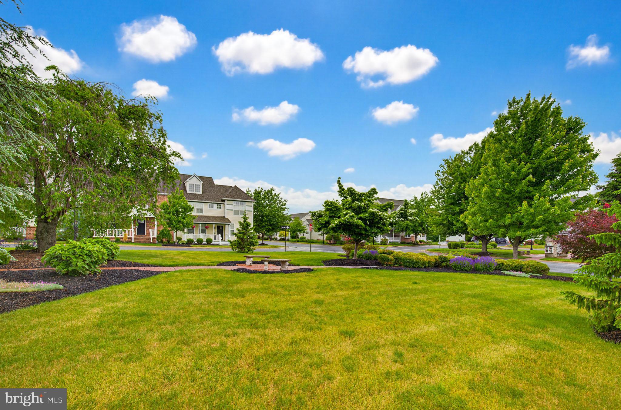 1037 KENT GARDEN