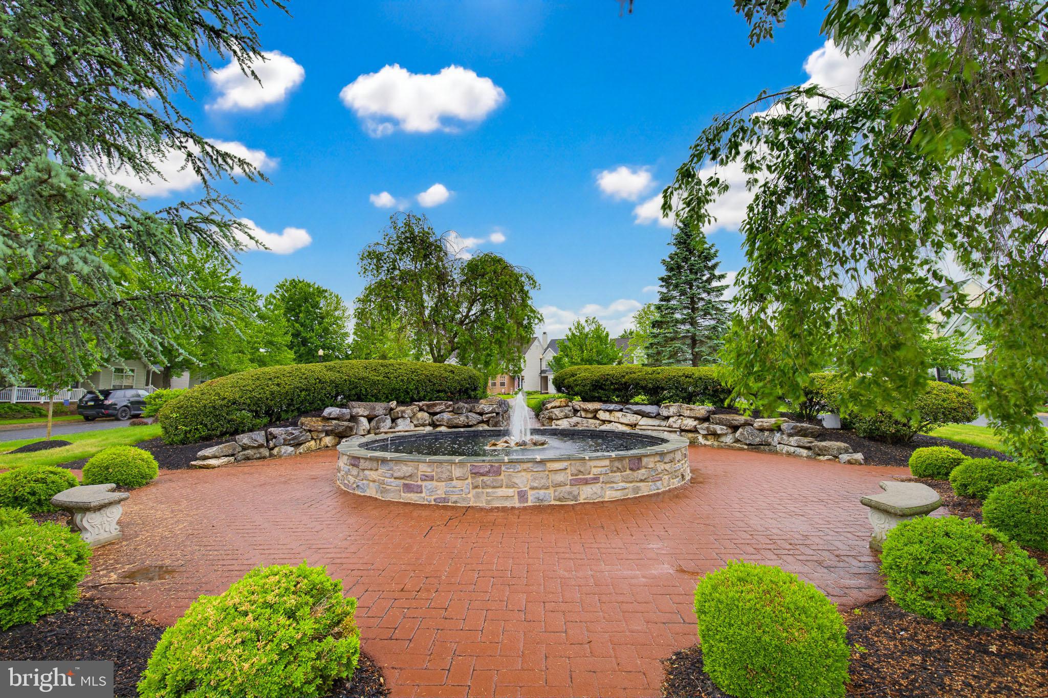 1037 KENT GARDEN
