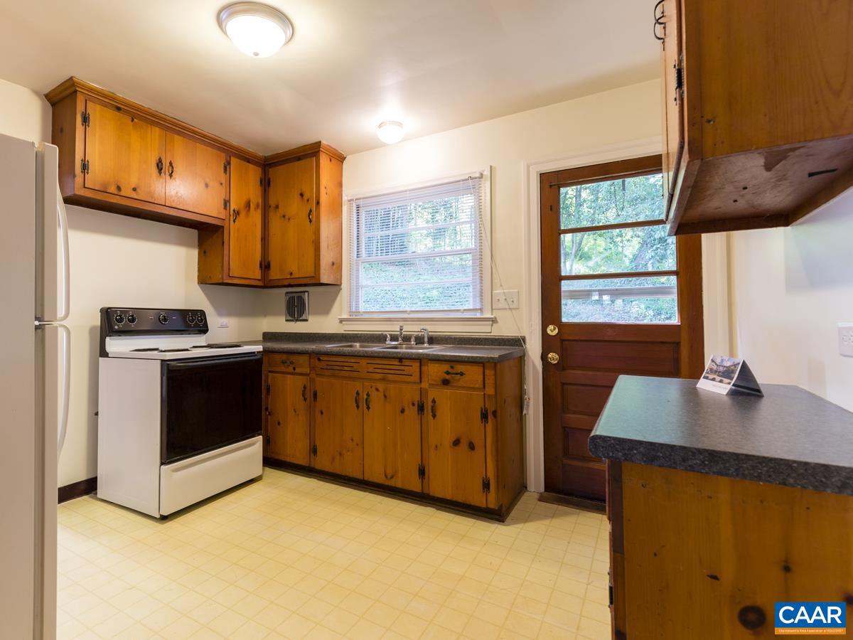 821 CABELL AVE A&B