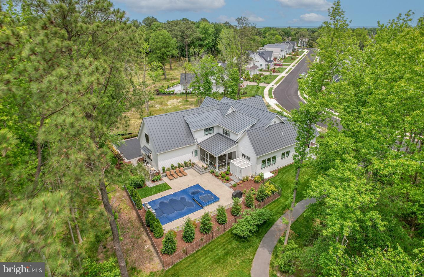 MARINERS RETREAT - Residential