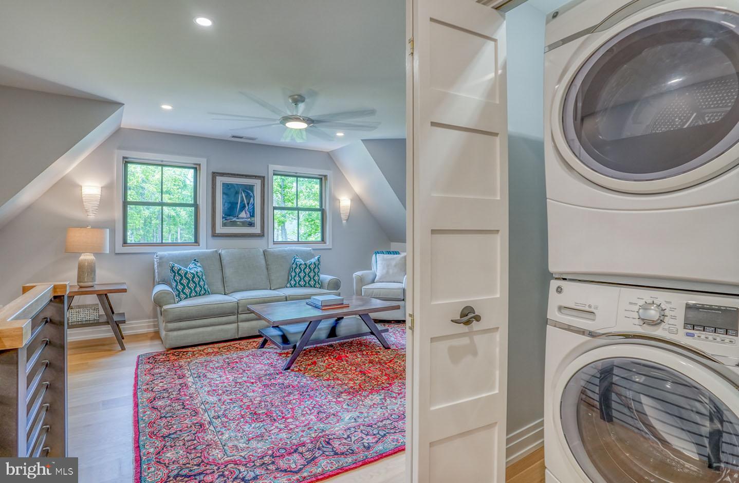 MARINERS RETREAT - Residential