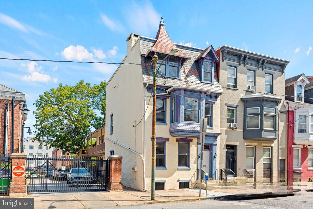 Photo of 119 S Beaver Street, YORK, PA 17401 (MLS # PAYK2087426)