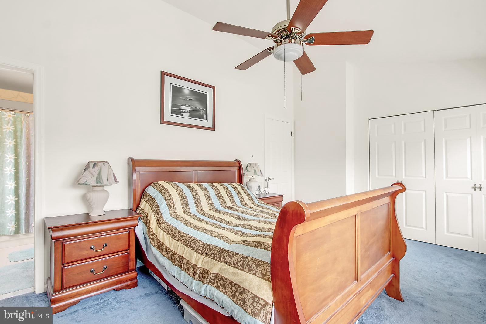 CONSTANT FRIENDSHIP - Residential