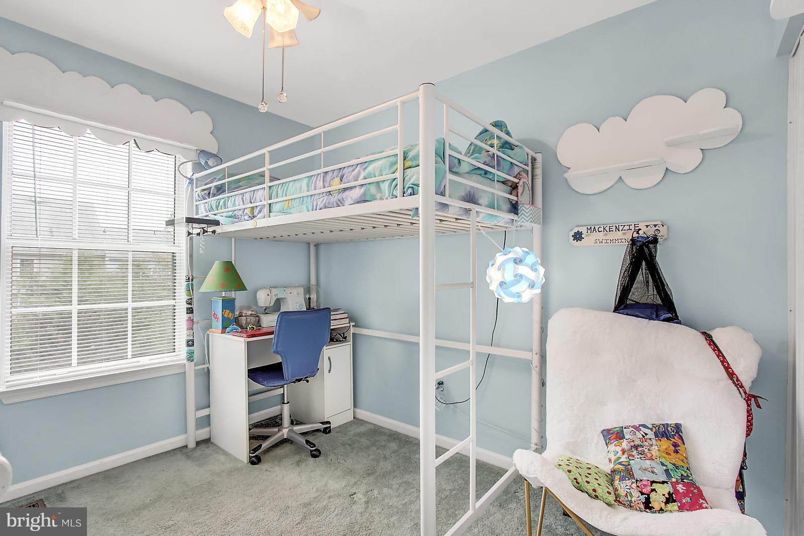 CONSTANT FRIENDSHIP - Residential