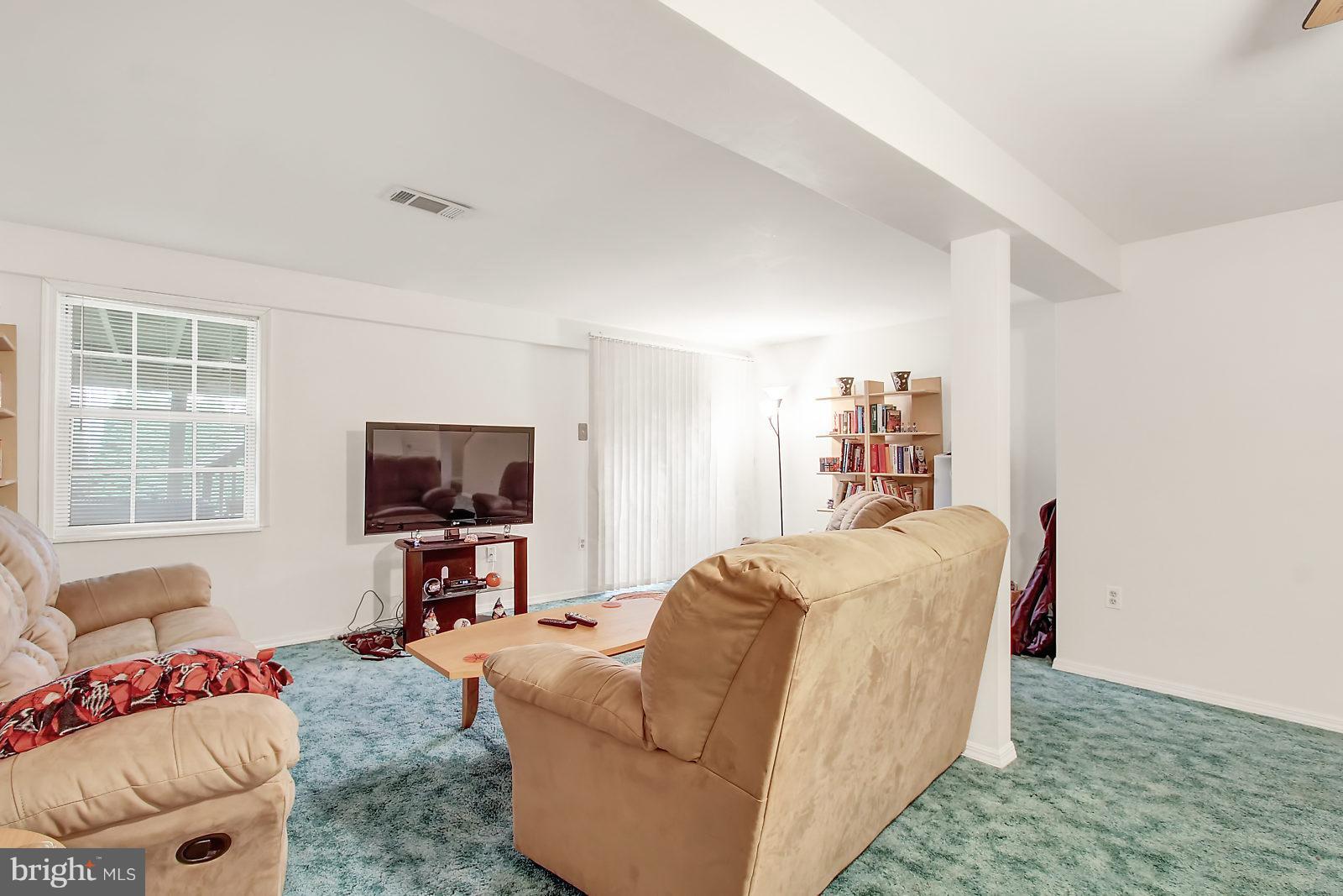 CONSTANT FRIENDSHIP - Residential