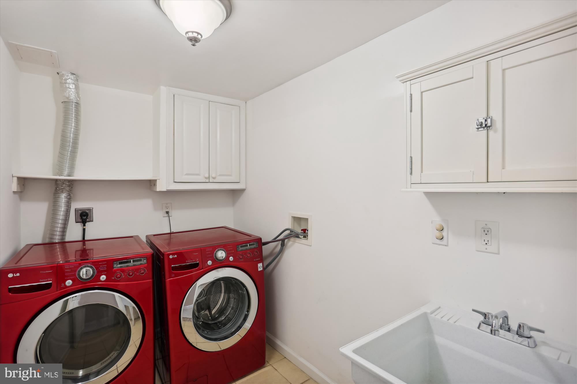 NEWPORT HILLS - Residential