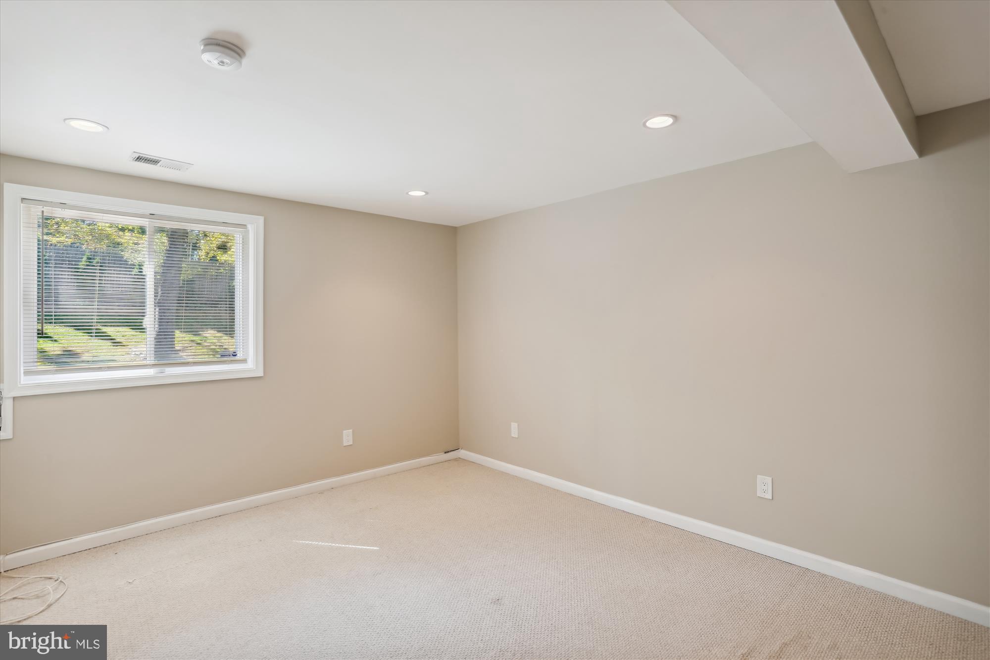 NEWPORT HILLS - Residential