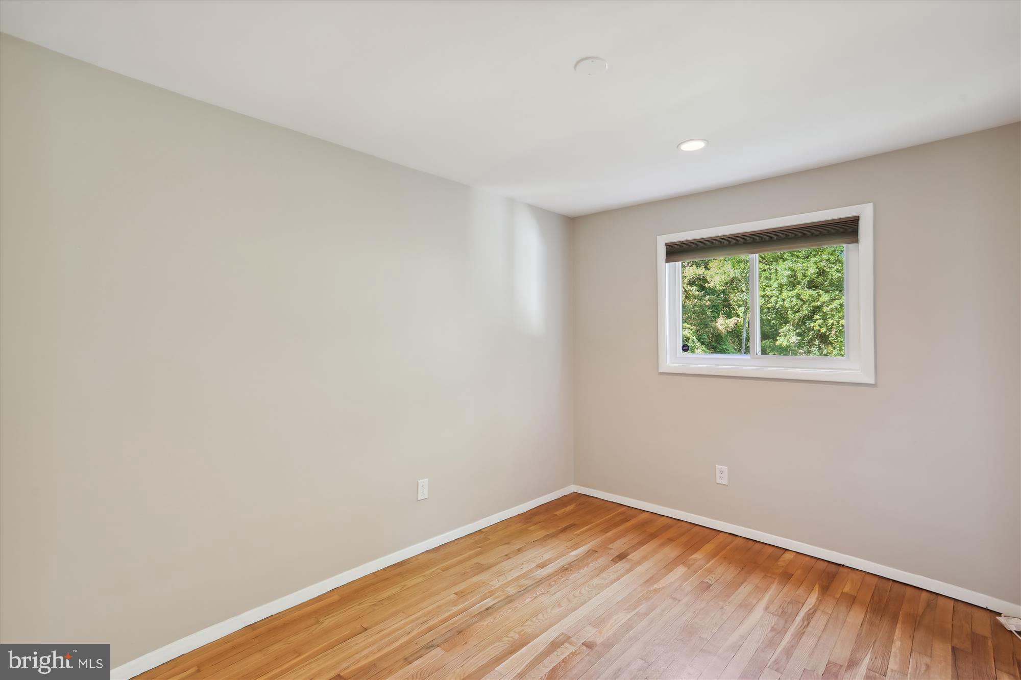 NEWPORT HILLS - Residential